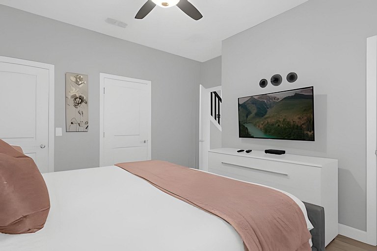 Comfort and Fun at Storey Lake Resort 4BD Home