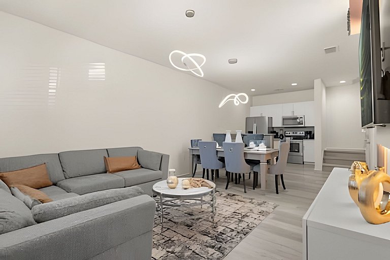Comfort and Style in West Lucaya, 3BD Home