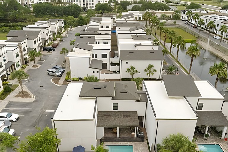Your Home in Vila Domani, 5BD and Total Comfort