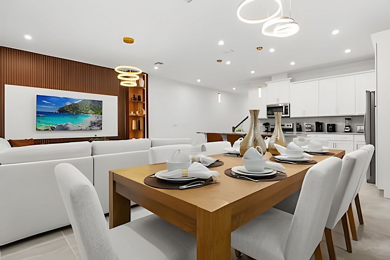 Modern 6-BR Home w/ Summer Kitchen - Solara Resort
