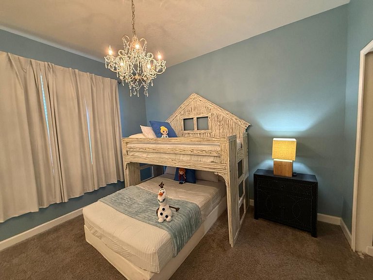 Cozy 5BD Home at Storey Lake Resort Lake View