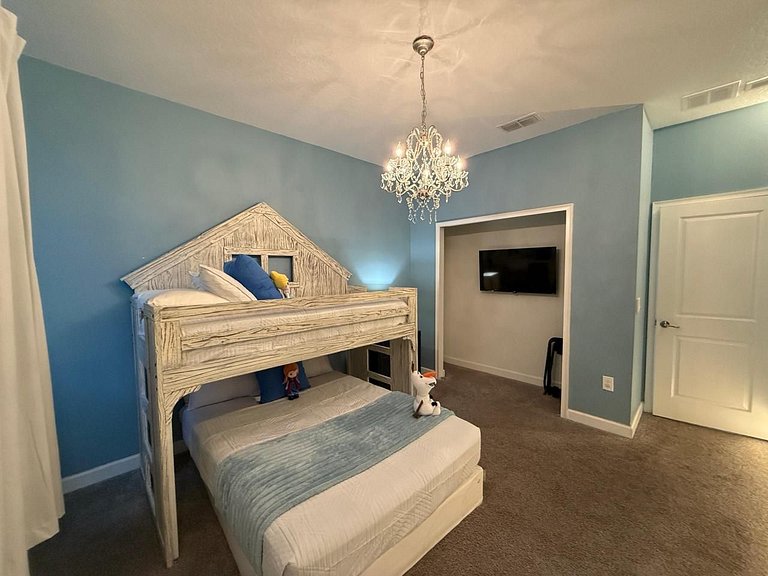 Cozy 5BD Home at Storey Lake Resort Lake View