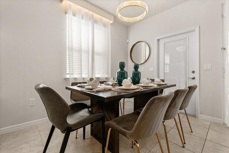 Magnificent 5BR Home at Windsor Island Resort