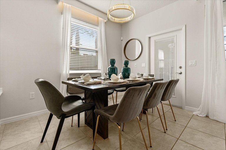 Magnificent 5BR Home at Windsor Island Resort