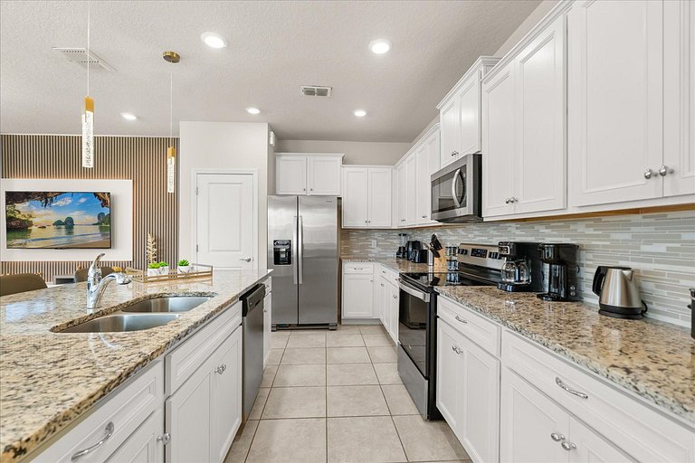 Magnificent 5BR Home at Windsor Island Resort