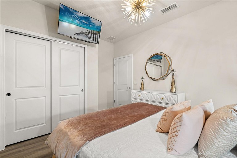 Magnificent 5BR Home at Windsor Island Resort