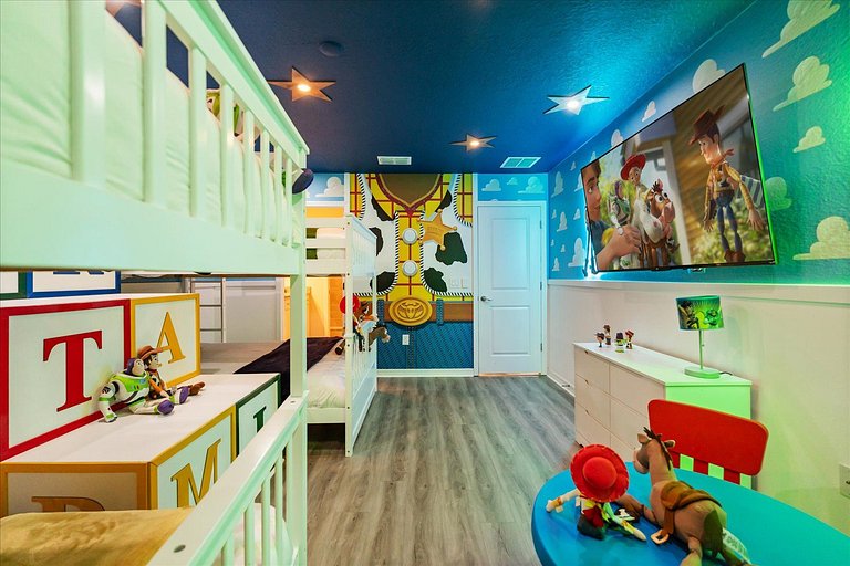 Magnificent 5BR Home at Windsor Island Resort