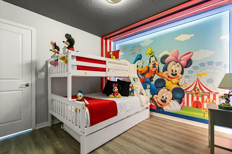 Magnificent 5BR Home at Windsor Island Resort