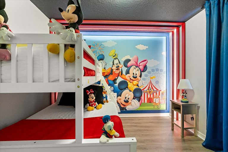 Magnificent 5BR Home at Windsor Island Resort