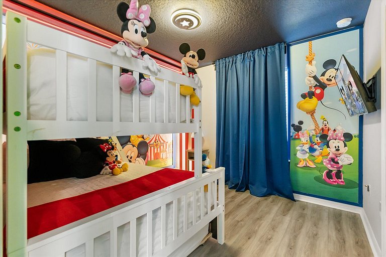 Magnificent 5BR Home at Windsor Island Resort