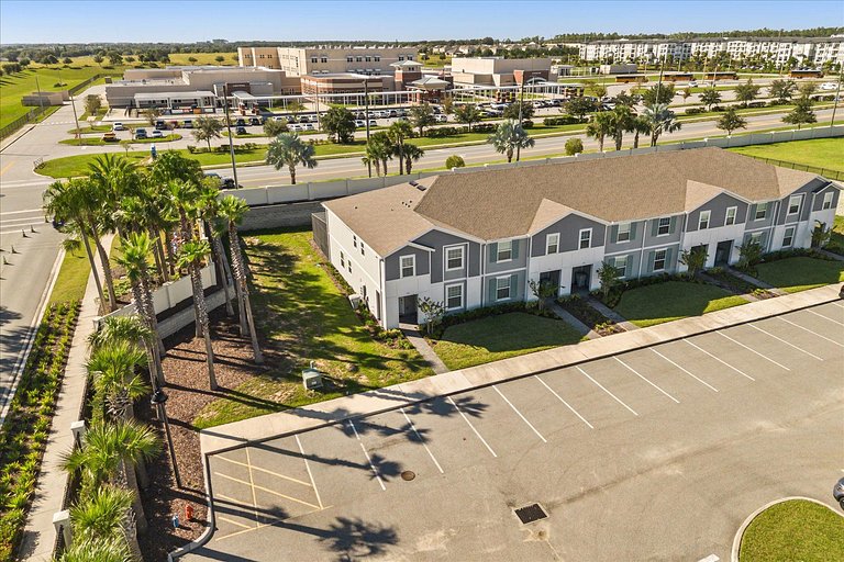 Magnificent 5BR Home at Windsor Island Resort