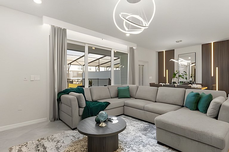 5 Bd / 4.5 Ba / Sleeps 14 / Windsor Cay Resort