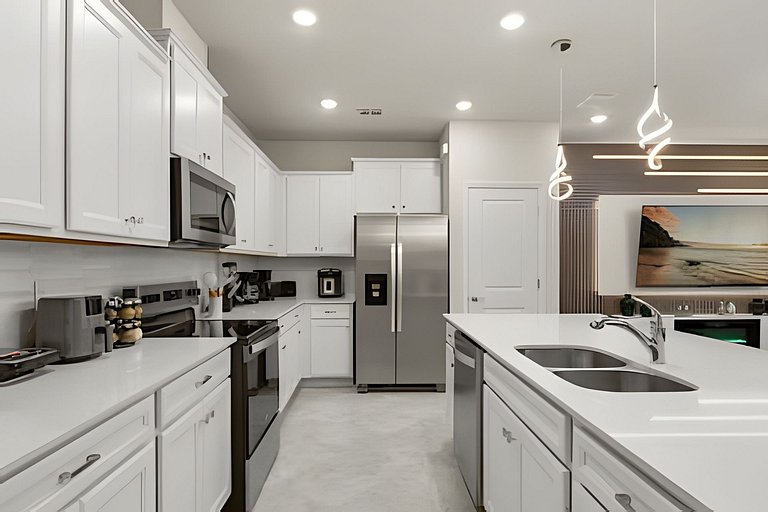 5 Bd / 4.5 Ba / Sleeps 14 / Windsor Cay Resort