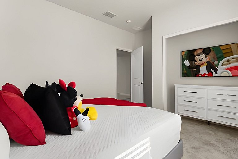 5 Bd / 4.5 Ba / Sleeps 14 / Windsor Cay Resort