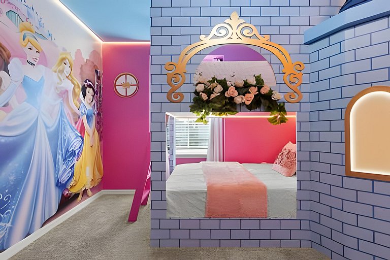 5 Bd / 4.5 Ba / Sleeps 14 / Windsor Cay Resort