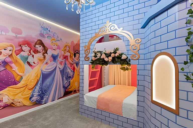 5 Bd / 4.5 Ba / Sleeps 14 / Windsor Cay Resort