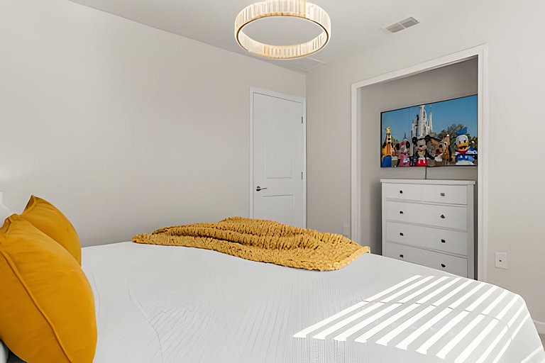 5 Bd / 4.5 Ba / Sleeps 14 / Windsor Cay Resort