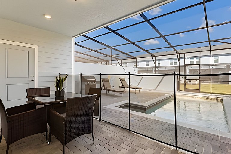 5 Bd / 4.5 Ba / Sleeps 14 / Windsor Cay Resort