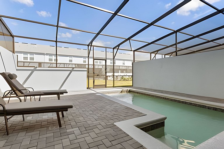 5 Bd / 4.5 Ba / Sleeps 14 / Windsor Cay Resort