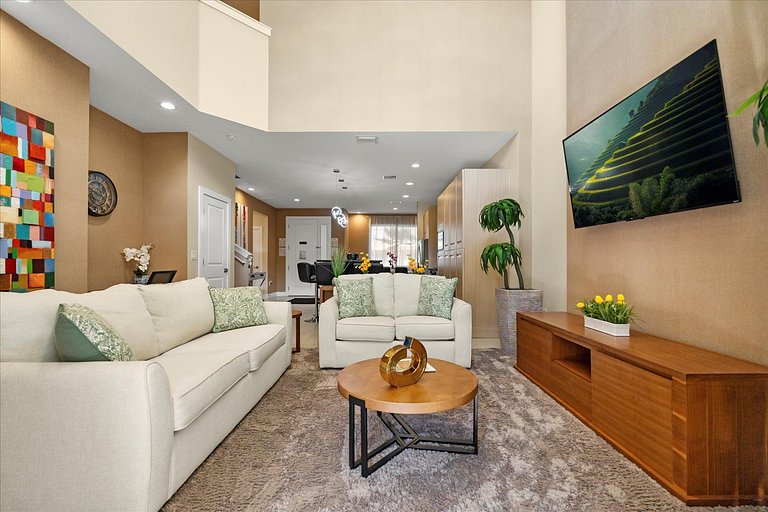 Glamorous and Modern House 8 minutes to Disney