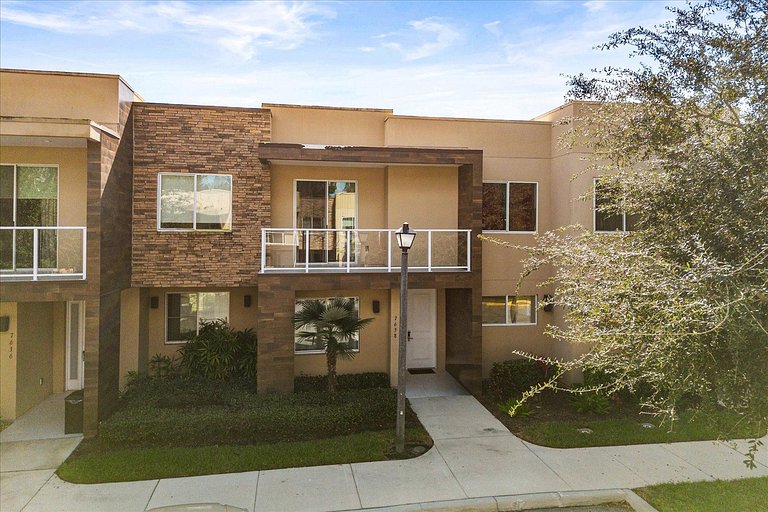 Glamorous and Modern House 8 minutes to Disney