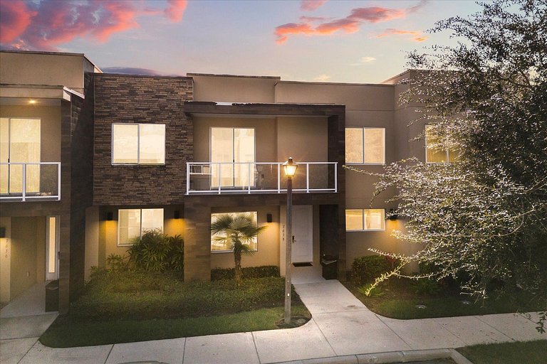 Glamorous and Modern House 8 minutes to Disney