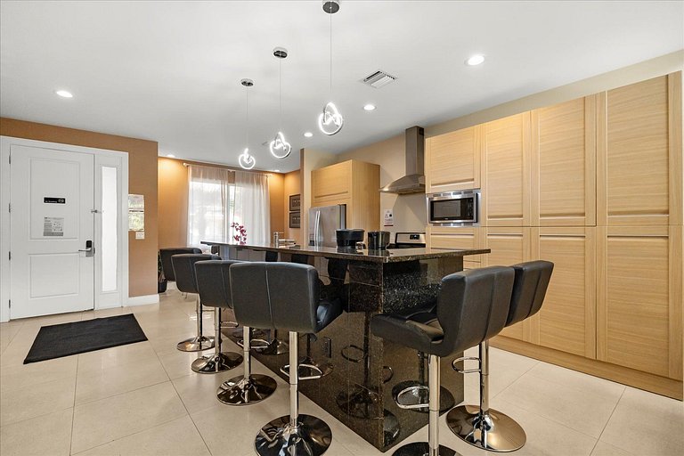 Glamorous and Modern House 8 minutes to Disney