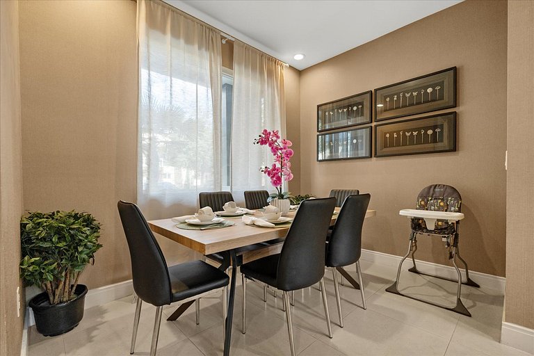 Glamorous and Modern House 8 minutes to Disney