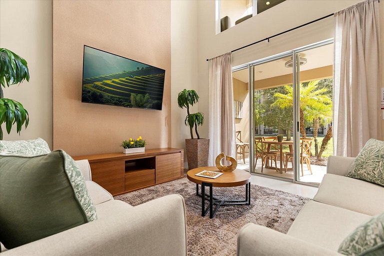 Glamorous and Modern House 8 minutes to Disney