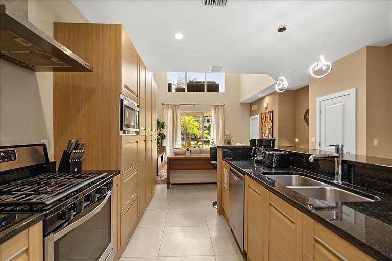 Glamorous and Modern House 8 minutes to Disney