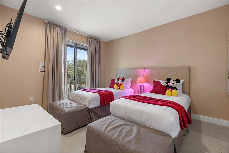 Glamorous and Modern House 8 minutes to Disney