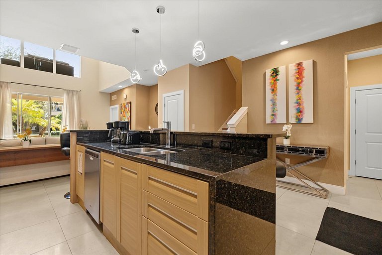 Glamorous and Modern House 8 minutes to Disney