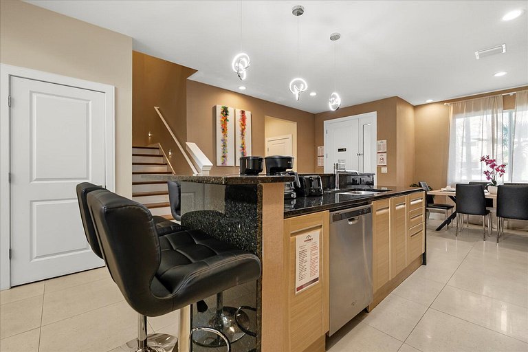 Glamorous and Modern House 8 minutes to Disney