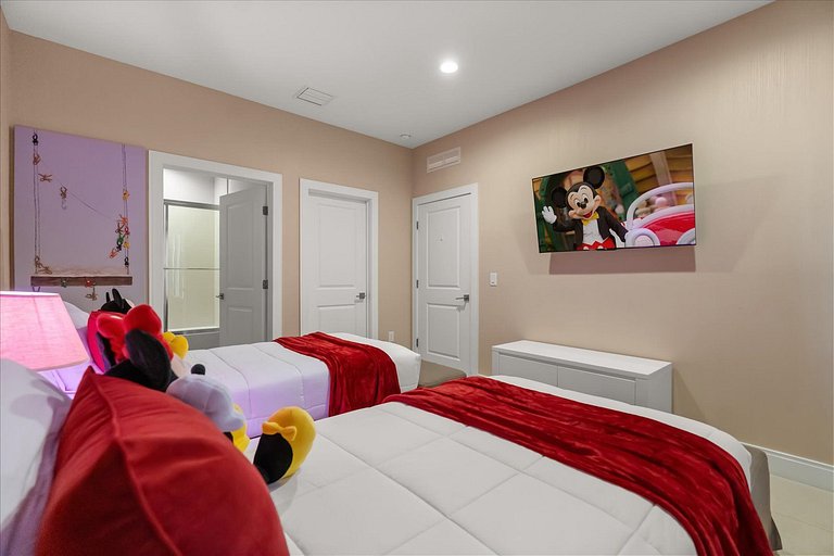 Glamorous and Modern House 8 minutes to Disney