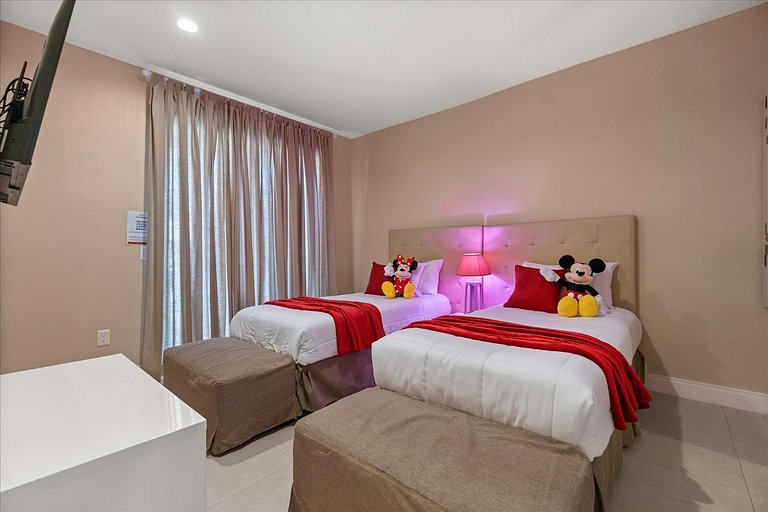 Glamorous and Modern House 8 minutes to Disney