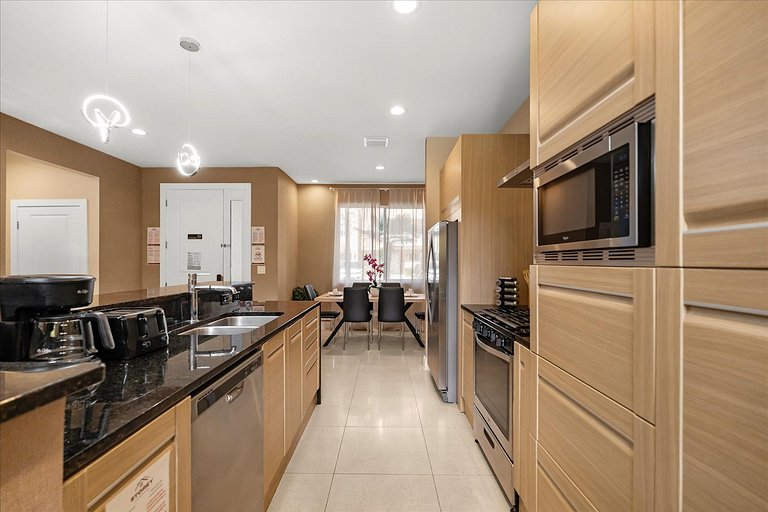 Glamorous and Modern House 8 minutes to Disney