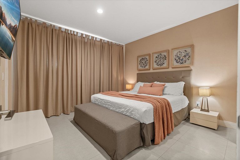 Glamorous and Modern House 8 minutes to Disney