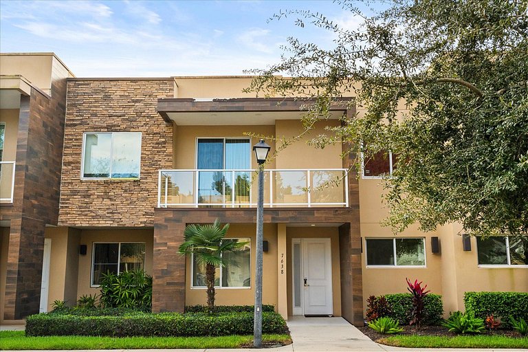 Glamorous and Modern House 8 minutes to Disney