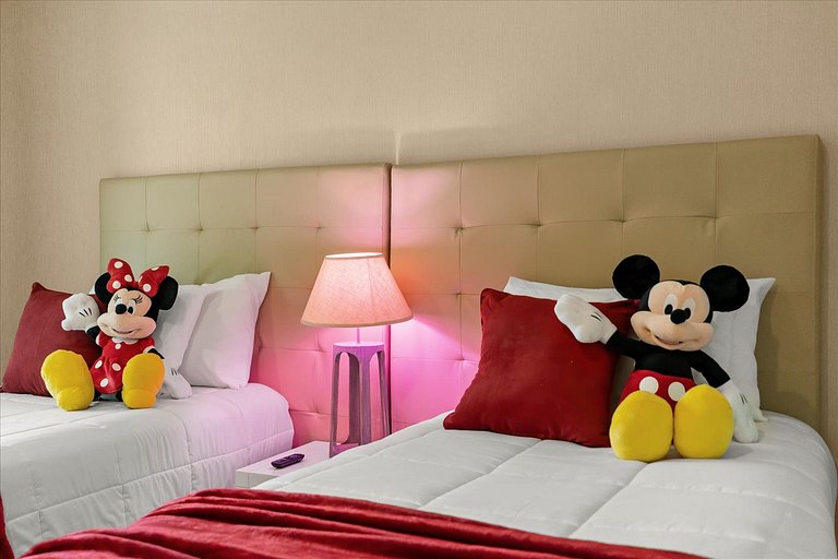 Glamorous and Modern House 8 minutes to Disney