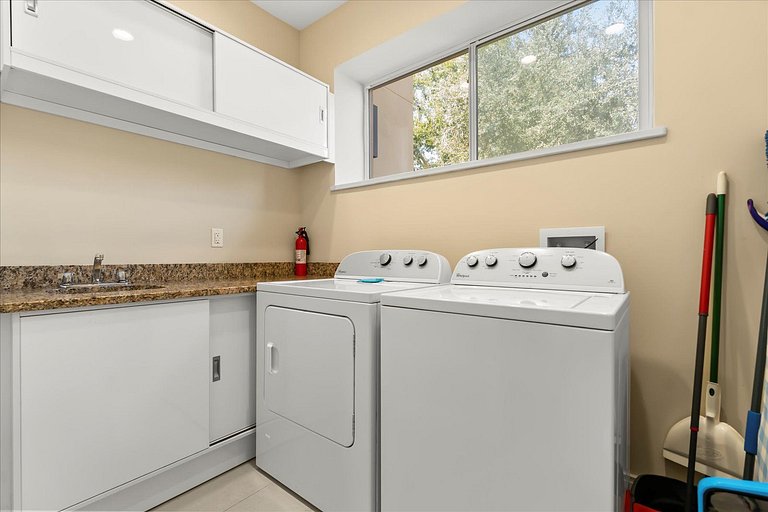 Glamorous and Modern House 8 minutes to Disney