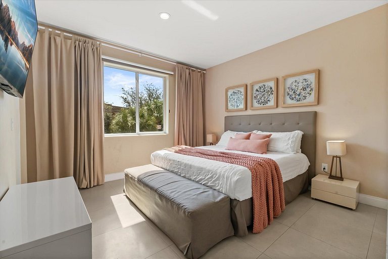 Glamorous and Modern House 8 minutes to Disney