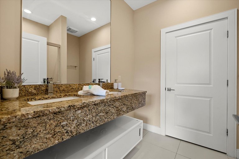 Glamorous and Modern House 8 minutes to Disney