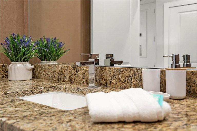 Glamorous and Modern House 8 minutes to Disney