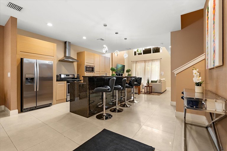 Glamorous and Modern House 8 minutes to Disney