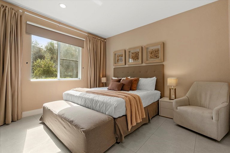 Glamorous and Modern House 8 minutes to Disney