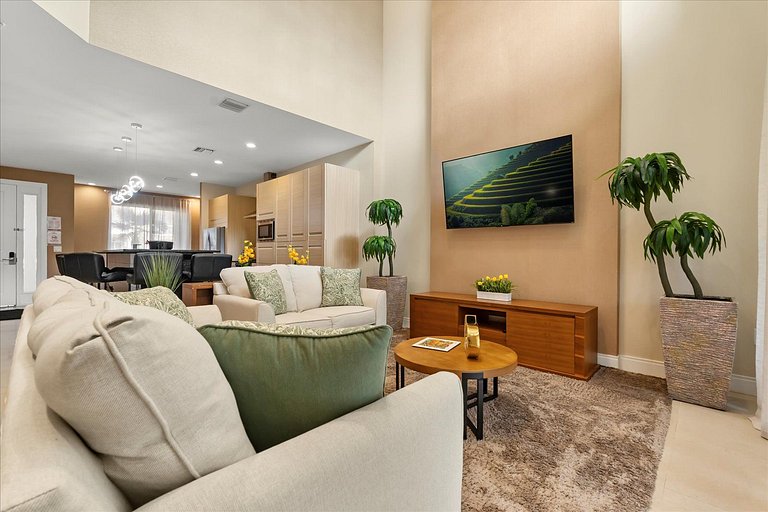 Glamorous and Modern House 8 minutes to Disney