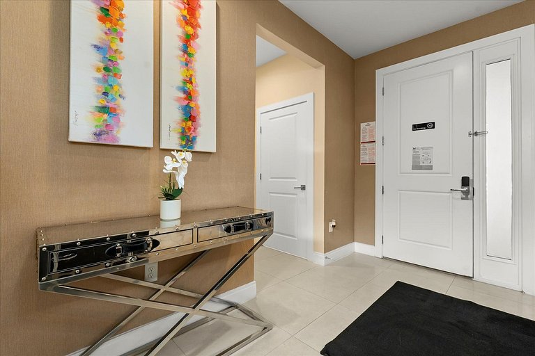 Glamorous and Modern House 8 minutes to Disney