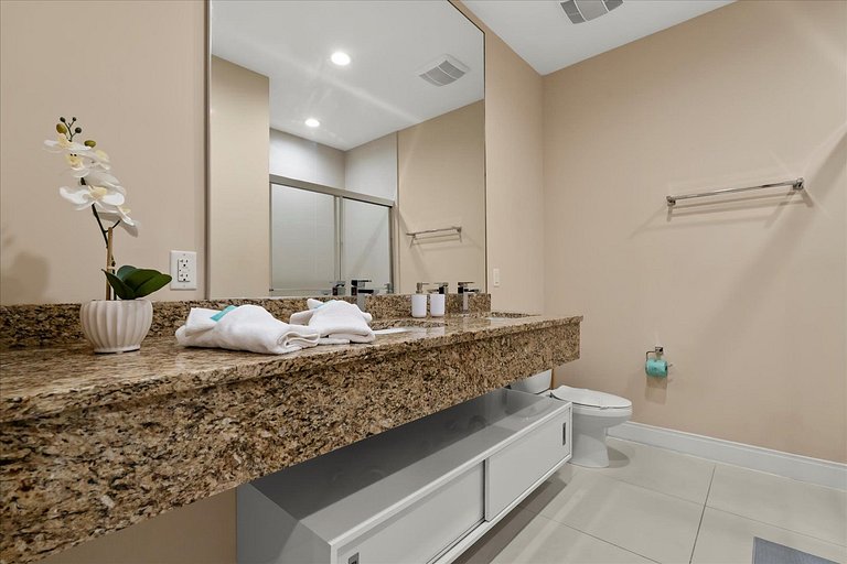 Glamorous and Modern House 8 minutes to Disney