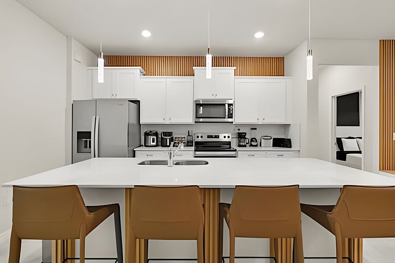 7 Bd / 5.5 Ba / Sleeps 20 / Windsor Cay Resort