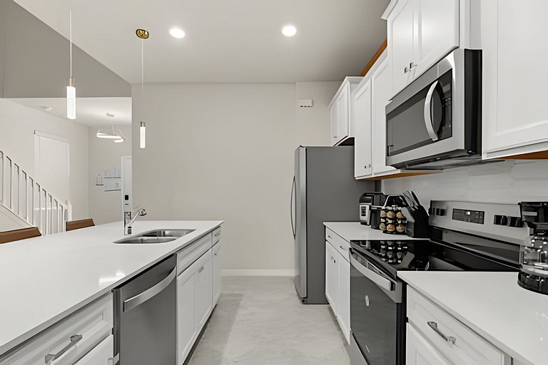 7 Bd / 5.5 Ba / Sleeps 20 / Windsor Cay Resort